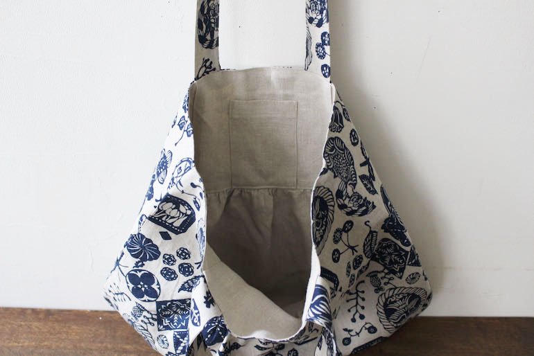  四角いヨークのトートバックセット花図案吹き寄せFlaxネイビー